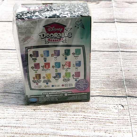 Disney Doorables Academy Locker Set - Ultra Rare - Mei Turning Red - Picture 6 of 12